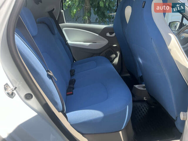 Білий Рено Зое, об'ємом двигуна 0 л та пробігом 130 тис. км за 6000 $, фото 20 на Automoto.ua