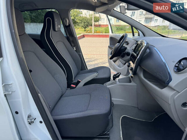 Белый Рено Зое, объемом двигателя 0 л и пробегом 155 тыс. км за 6300 $, фото 39 на Automoto.ua