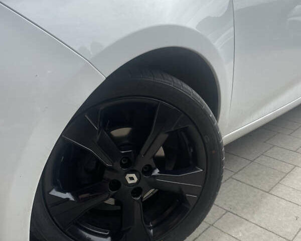 Білий Рено Зое, об'ємом двигуна 0 л та пробігом 74 тис. км за 6400 $, фото 13 на Automoto.ua