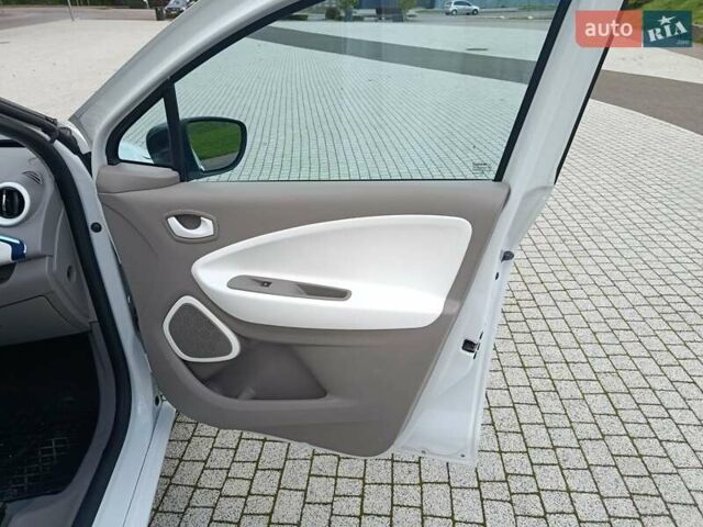 Білий Рено Зое, об'ємом двигуна 0 л та пробігом 53 тис. км за 6150 $, фото 12 на Automoto.ua