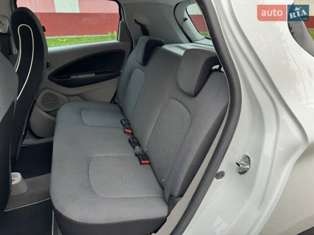 Белый Рено Зое, объемом двигателя 0 л и пробегом 158 тыс. км за 5999 $, фото 29 на Automoto.ua
