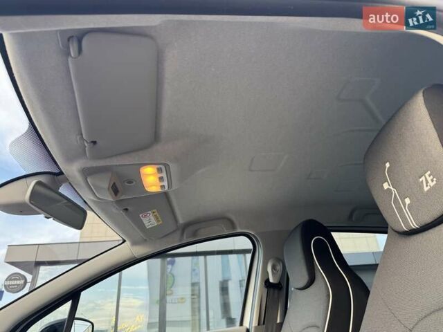 Белый Рено Зое, объемом двигателя 0 л и пробегом 167 тыс. км за 6599 $, фото 32 на Automoto.ua