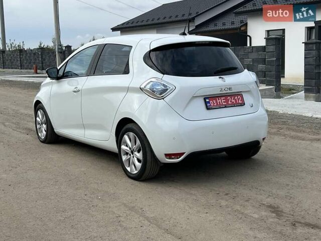 Белый Рено Зое, объемом двигателя 0 л и пробегом 137 тыс. км за 6350 $, фото 7 на Automoto.ua