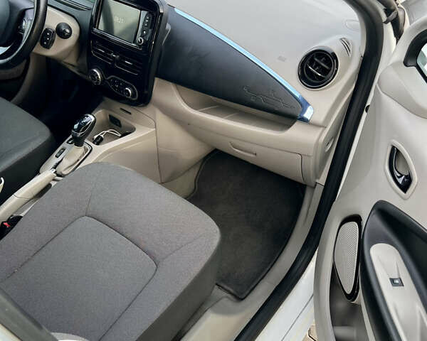Рено Зое 2014 в Луцке на Automoto.ua Белый Рено Зое, объемом двигателя 0 л и пробегом 87 тыс. км за 6700 $, фото 12 на Automoto.ua