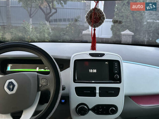 Рено Зое 2014 в Полтаве на Automoto.ua Белый Рено Зое, объемом двигателя 0 л и пробегом 41 тыс. км за 7300 $, фото 6 на Automoto.ua