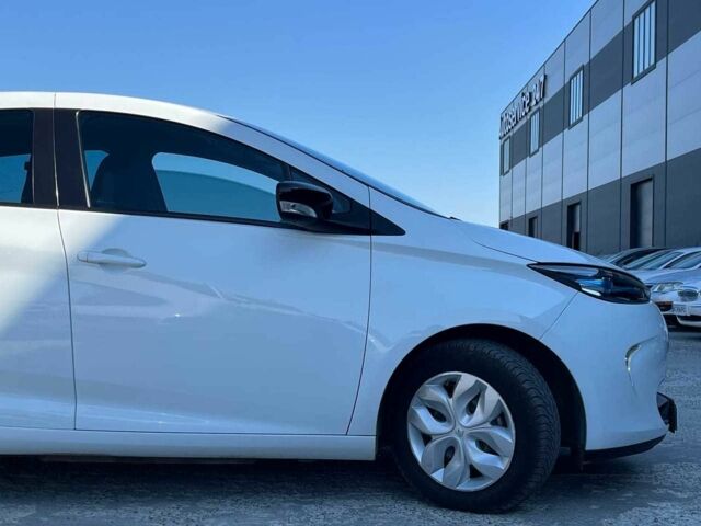Белый Рено Зое, объемом двигателя 0 л и пробегом 56 тыс. км за 6440 $, фото 11 на Automoto.ua