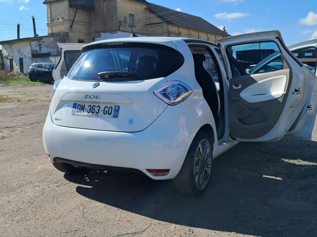 Белый Рено Зое, объемом двигателя 0 л и пробегом 87 тыс. км за 7499 $, фото 7 на Automoto.ua