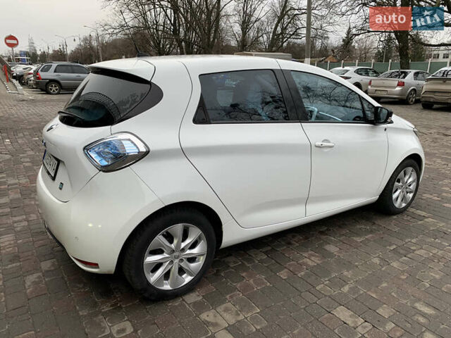 Белый Рено Зое, объемом двигателя 0 л и пробегом 64 тыс. км за 7600 $, фото 7 на Automoto.ua