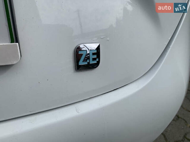 Білий Рено Зое, об'ємом двигуна 0 л та пробігом 235 тис. км за 7500 $, фото 16 на Automoto.ua