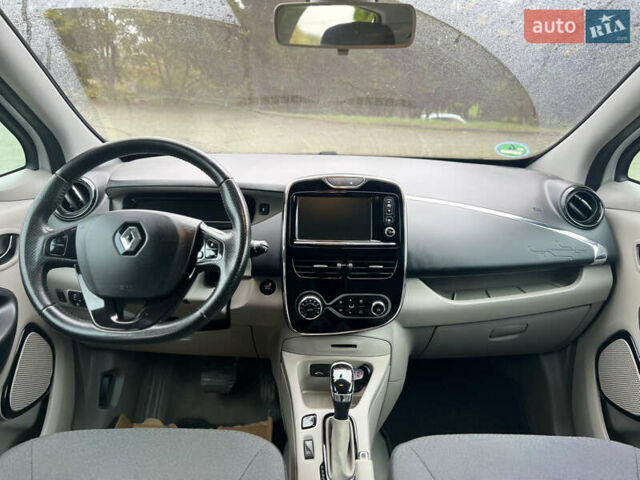 Белый Рено Зое, объемом двигателя 0 л и пробегом 103 тыс. км за 6799 $, фото 33 на Automoto.ua