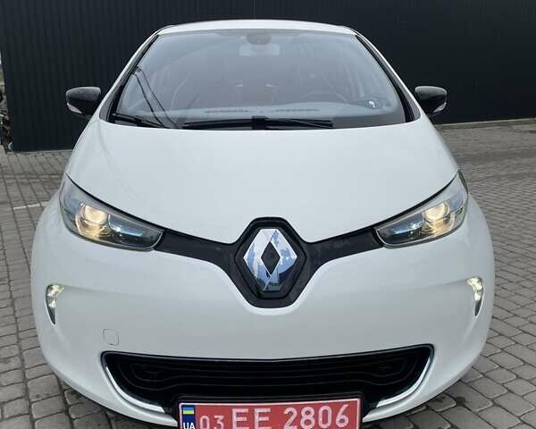 Белый Рено Зое, объемом двигателя 0 л и пробегом 98 тыс. км за 7000 $, фото 2 на Automoto.ua