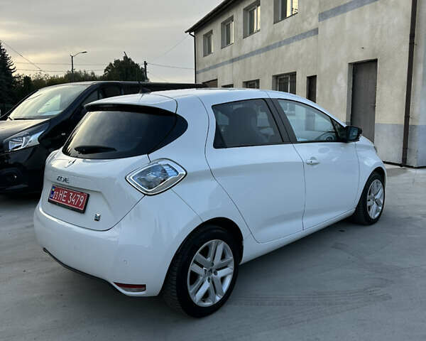 Белый Рено Зое, объемом двигателя 0 л и пробегом 75 тыс. км за 6700 $, фото 7 на Automoto.ua