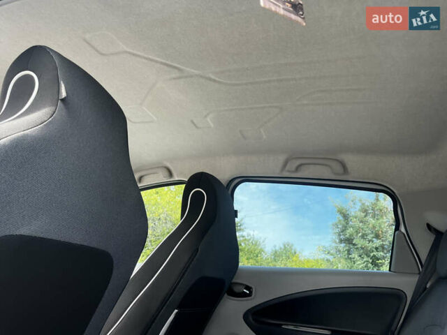 Білий Рено Зое, об'ємом двигуна 0 л та пробігом 123 тис. км за 6900 $, фото 17 на Automoto.ua