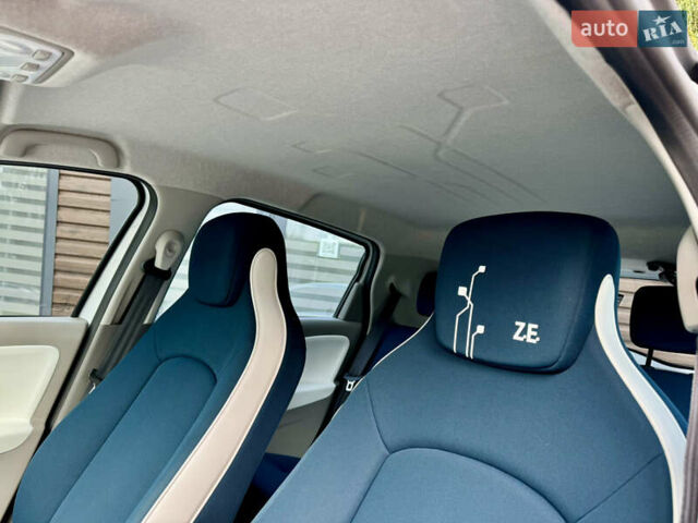 Білий Рено Зое, об'ємом двигуна 0 л та пробігом 110 тис. км за 6200 $, фото 19 на Automoto.ua