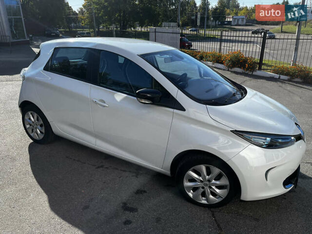 Белый Рено Зое, объемом двигателя 0 л и пробегом 123 тыс. км за 6850 $, фото 10 на Automoto.ua