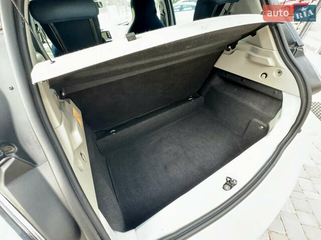 Білий Рено Зое, об'ємом двигуна 0 л та пробігом 110 тис. км за 6200 $, фото 32 на Automoto.ua