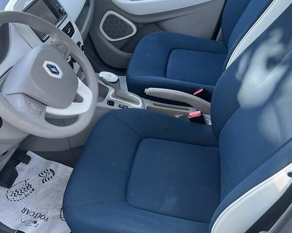 Белый Рено Зое, объемом двигателя 0 л и пробегом 146 тыс. км за 6200 $, фото 5 на Automoto.ua