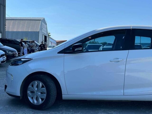 Белый Рено Зое, объемом двигателя 0 л и пробегом 56 тыс. км за 6440 $, фото 3 на Automoto.ua