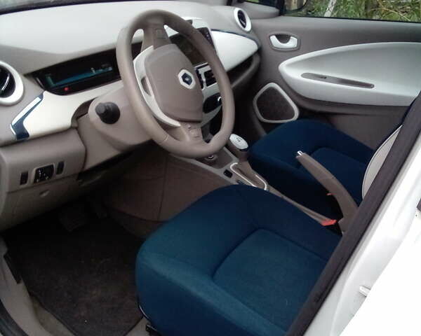 Белый Рено Зое, объемом двигателя 0 л и пробегом 114 тыс. км за 6200 $, фото 14 на Automoto.ua