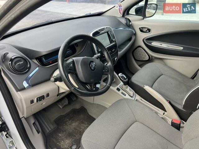 Белый Рено Зое, объемом двигателя 0 л и пробегом 137 тыс. км за 6350 $, фото 17 на Automoto.ua