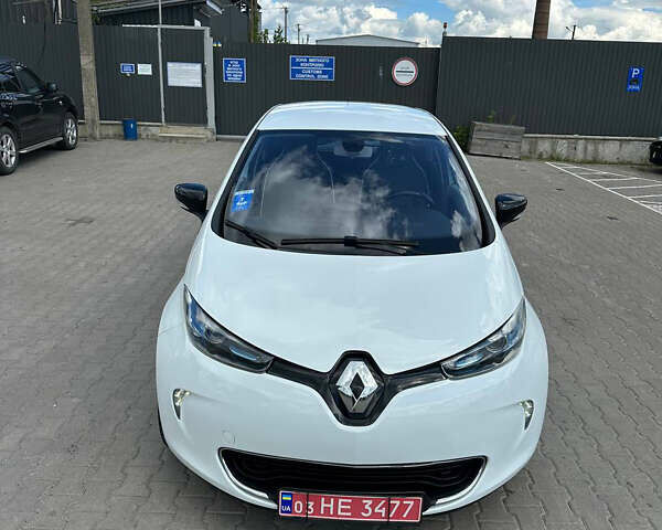 Белый Рено Зое, объемом двигателя 0 л и пробегом 87 тыс. км за 6400 $, фото 2 на Automoto.ua