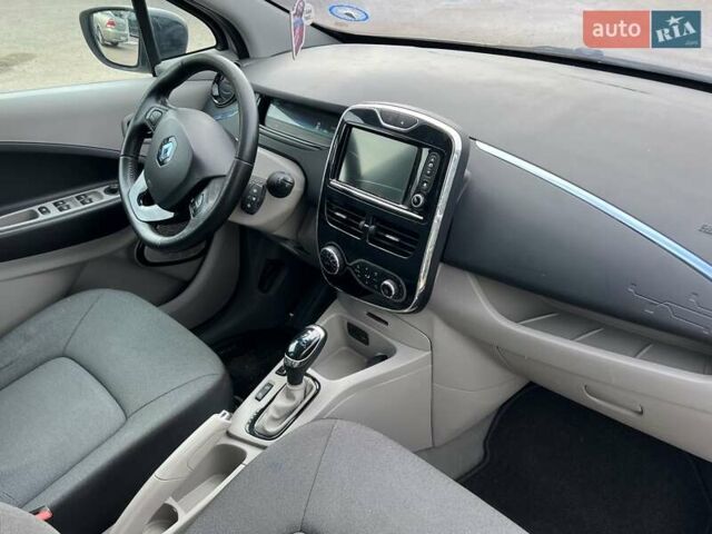 Белый Рено Зое, объемом двигателя 0 л и пробегом 137 тыс. км за 6350 $, фото 20 на Automoto.ua