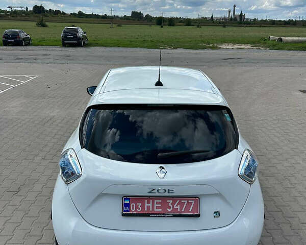 Белый Рено Зое, объемом двигателя 0 л и пробегом 87 тыс. км за 6400 $, фото 10 на Automoto.ua