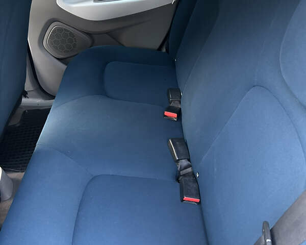 Білий Рено Зое, об'ємом двигуна 0 л та пробігом 123 тис. км за 5400 $, фото 6 на Automoto.ua