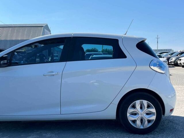 Белый Рено Зое, объемом двигателя 0 л и пробегом 56 тыс. км за 6440 $, фото 5 на Automoto.ua