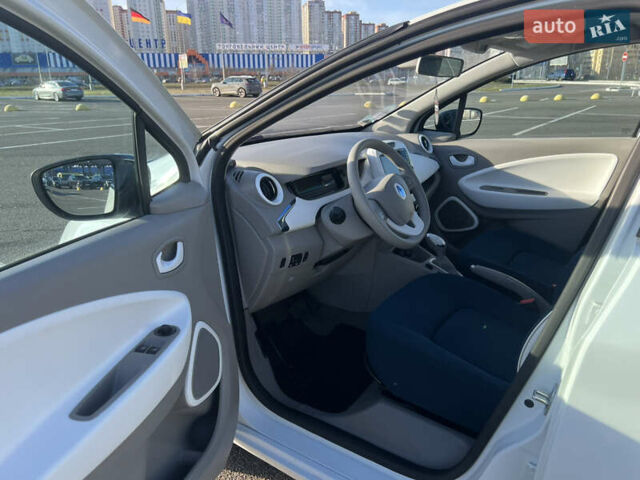 Білий Рено Зое, об'ємом двигуна 0 л та пробігом 115 тис. км за 6550 $, фото 40 на Automoto.ua