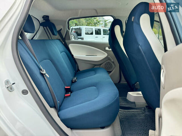 Білий Рено Зое, об'ємом двигуна 0 л та пробігом 110 тис. км за 6200 $, фото 3 на Automoto.ua