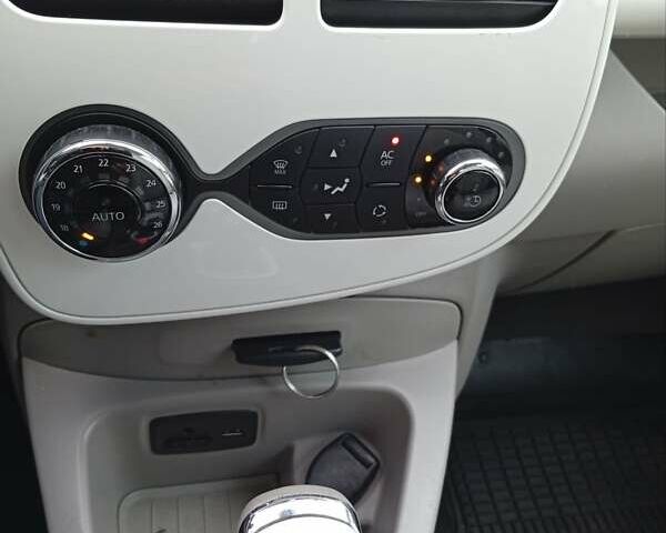 Рено Зое 2014 в Ковель на Automoto.ua Белый Рено Зое, объемом двигателя 0 л и пробегом 156 тыс. км за 5999 $, фото 17 на Automoto.ua