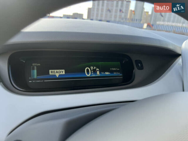 Білий Рено Зое, об'ємом двигуна 0 л та пробігом 115 тис. км за 6550 $, фото 49 на Automoto.ua