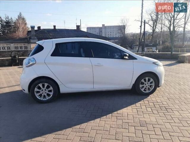 Белый Рено Зое, объемом двигателя 0 л и пробегом 150 тыс. км за 6500 $, фото 1 на Automoto.ua