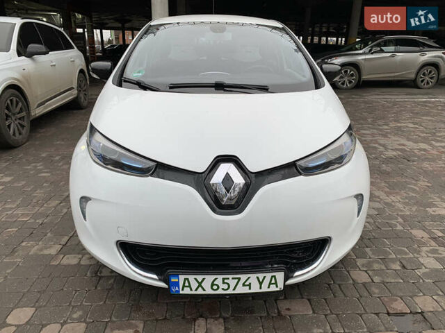 Белый Рено Зое, объемом двигателя 0 л и пробегом 64 тыс. км за 7600 $, фото 4 на Automoto.ua