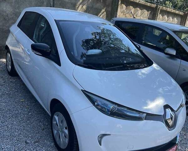 Белый Рено Зое, объемом двигателя 0 л и пробегом 146 тыс. км за 6200 $, фото 2 на Automoto.ua