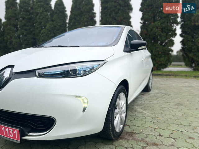 Белый Рено Зое, объемом двигателя 0 л и пробегом 103 тыс. км за 6799 $, фото 15 на Automoto.ua