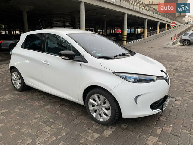 Белый Рено Зое, объемом двигателя 0 л и пробегом 64 тыс. км за 7600 $, фото 2 на Automoto.ua