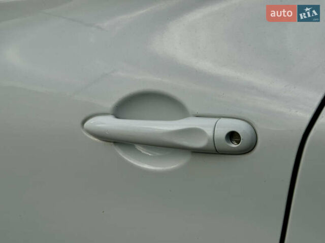 Білий Рено Зое, об'ємом двигуна 0 л та пробігом 110 тис. км за 6200 $, фото 14 на Automoto.ua