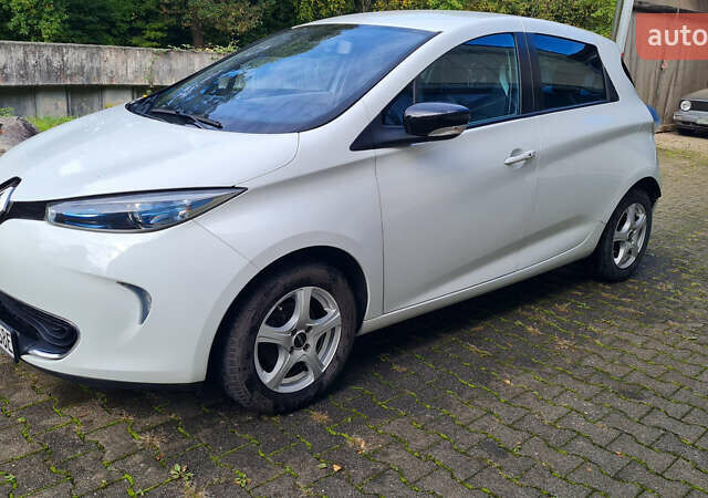 Білий Рено Зое, об'ємом двигуна 0 л та пробігом 53 тис. км за 7878 $, фото 3 на Automoto.ua