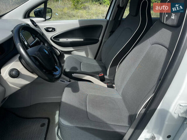Білий Рено Зое, об'ємом двигуна 0 л та пробігом 123 тис. км за 6900 $, фото 13 на Automoto.ua