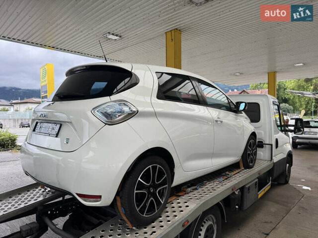 Белый Рено Зое, объемом двигателя 0 л и пробегом 80 тыс. км за 4399 $, фото 1 на Automoto.ua