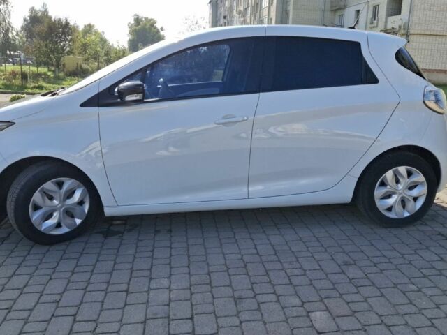 Белый Рено Зое, объемом двигателя 0 л и пробегом 90 тыс. км за 6990 $, фото 1 на Automoto.ua