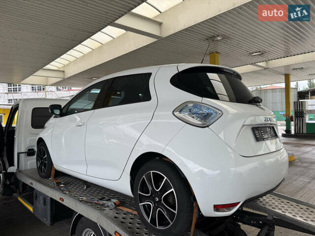 Белый Рено Зое, объемом двигателя 0 л и пробегом 80 тыс. км за 4399 $, фото 4 на Automoto.ua