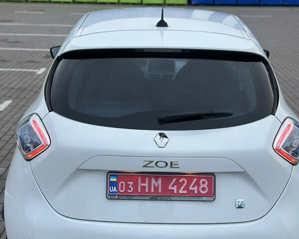 Белый Рено Зое, объемом двигателя 0 л и пробегом 50 тыс. км за 6300 $, фото 9 на Automoto.ua