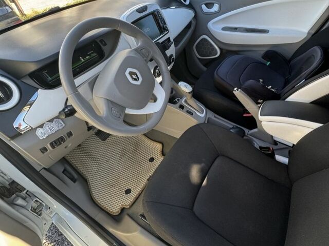 Рено Зое 2014 в Виннице на Automoto.ua Белый Рено Зое, объемом двигателя 0 л и пробегом 166 тыс. км за 6000 $, фото 7 на Automoto.ua