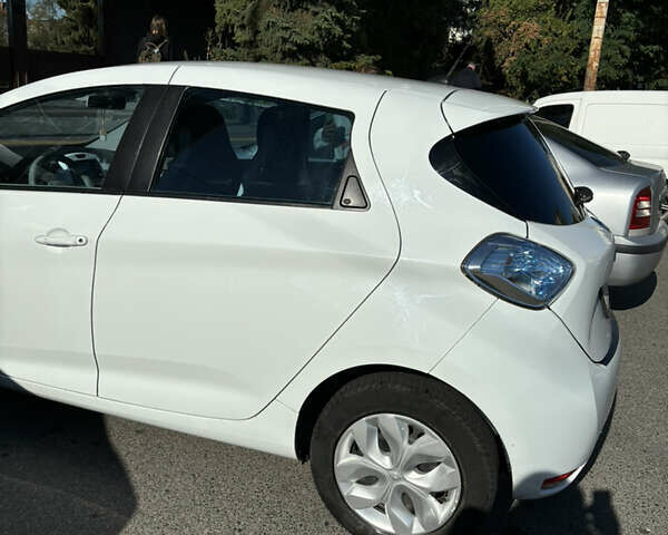 Белый Рено Зое, объемом двигателя 0 л и пробегом 130 тыс. км за 6700 $, фото 2 на Automoto.ua