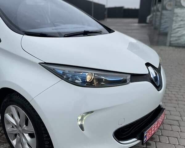 Белый Рено Зое, объемом двигателя 0 л и пробегом 98 тыс. км за 7000 $, фото 14 на Automoto.ua