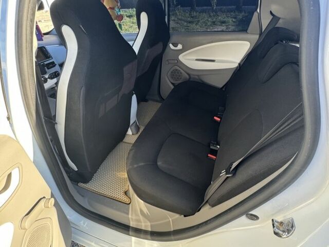 Рено Зое 2014 в Виннице на Automoto.ua Белый Рено Зое, объемом двигателя 0 л и пробегом 166 тыс. км за 6000 $, фото 8 на Automoto.ua