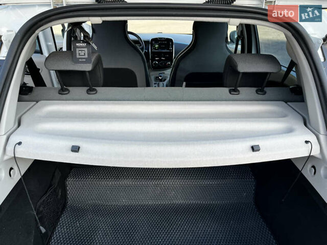 Белый Рено Зое, объемом двигателя 0 л и пробегом 123 тыс. км за 6850 $, фото 28 на Automoto.ua